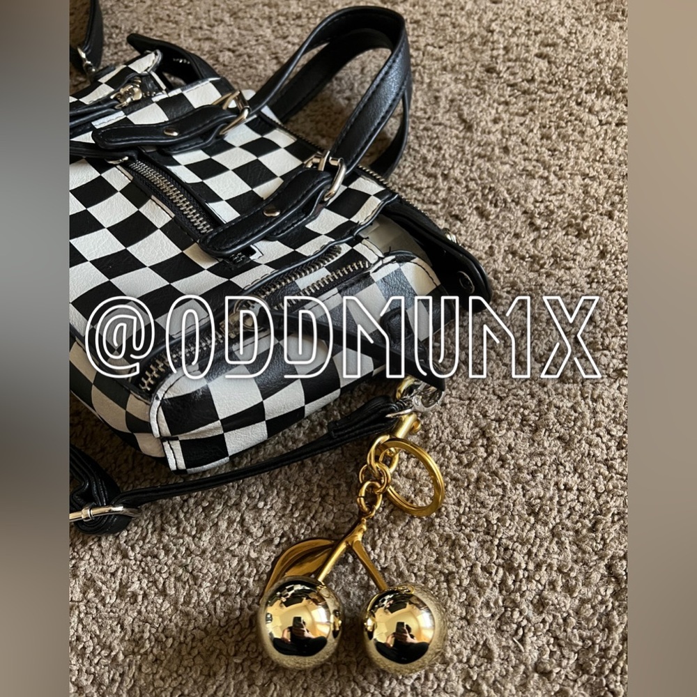 Unlisted Live Item